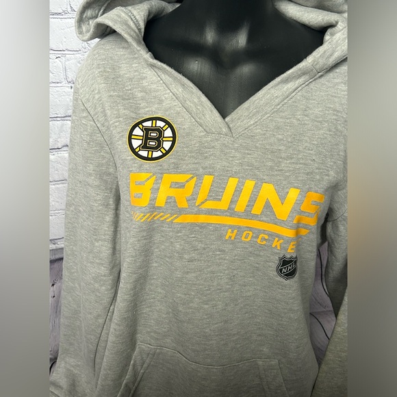 BOSTON BRUINS womens size large light grey v neck sweatshirt - Picture 3 of 4